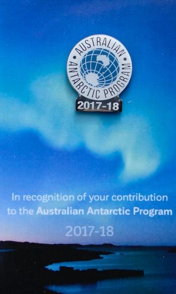 16-6_The_Australian_Antarctic_Program_Badge