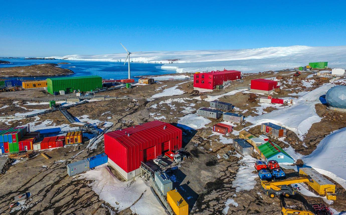 2017 Mawson Station looking east © D.Suttle/ AAD
