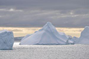 DSC_0747_sea-sculpted_berg off_Davis-a