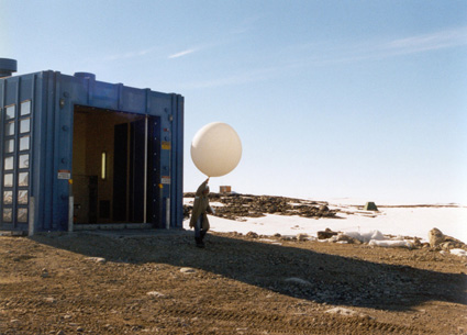P16-Casey-Balloon-building