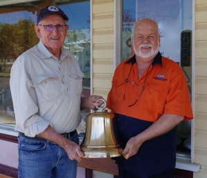 Robert Olds right Managering Director of Olds Engineering presents the polished bell to ANARE’s Trevor Luff
