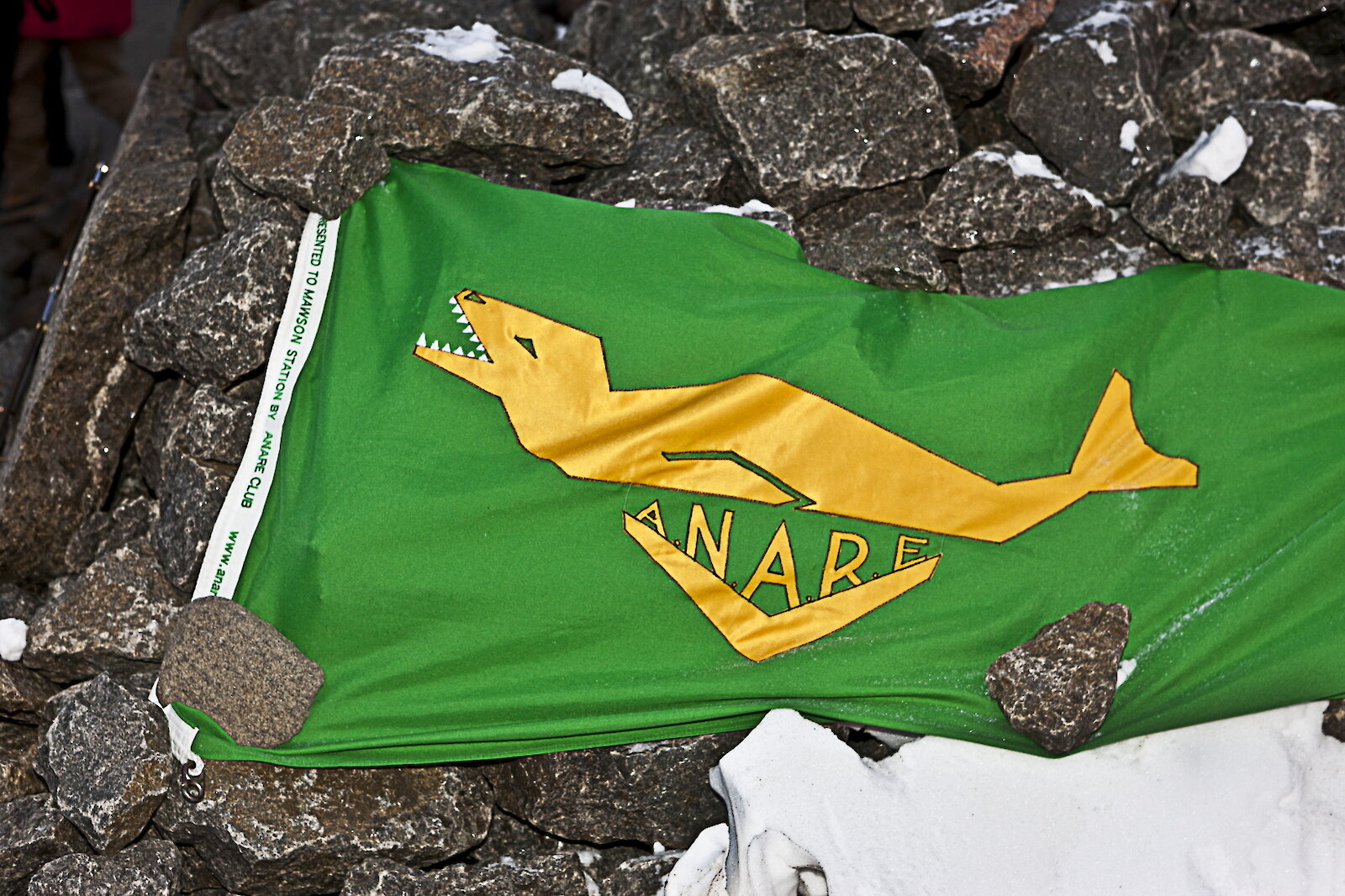 ANARE pennant on grave of Phil and Nel Law