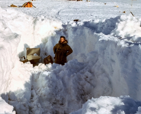 1968_caravan hole_Corry_DESPOT